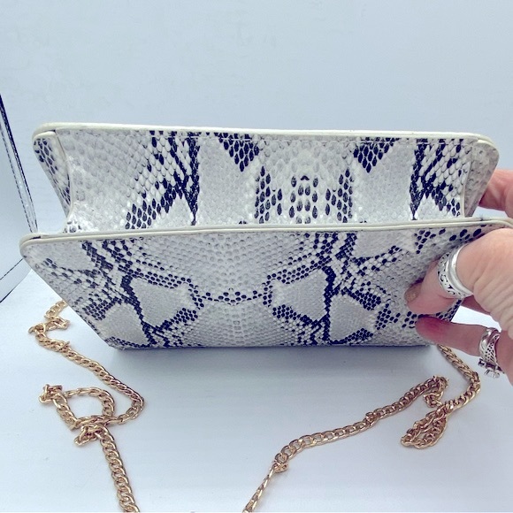 Street Level Faux Python Shoulder Bag Tan/Gray/ Black  Vegan Friendly EUC - Picture 6 of 8